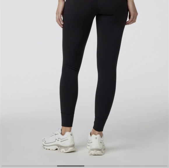 Vuori, Daily Legging. Black, Size XS - Picture 3 of 6